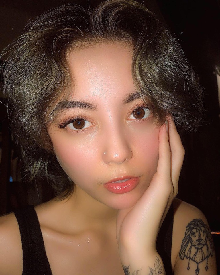 Thiên thần mới của hội con lai Việt: Sở hữu đôi mắt siêu đẹp, chỉ cao 1m58 nhưng chấp hết các thể loại lookbook