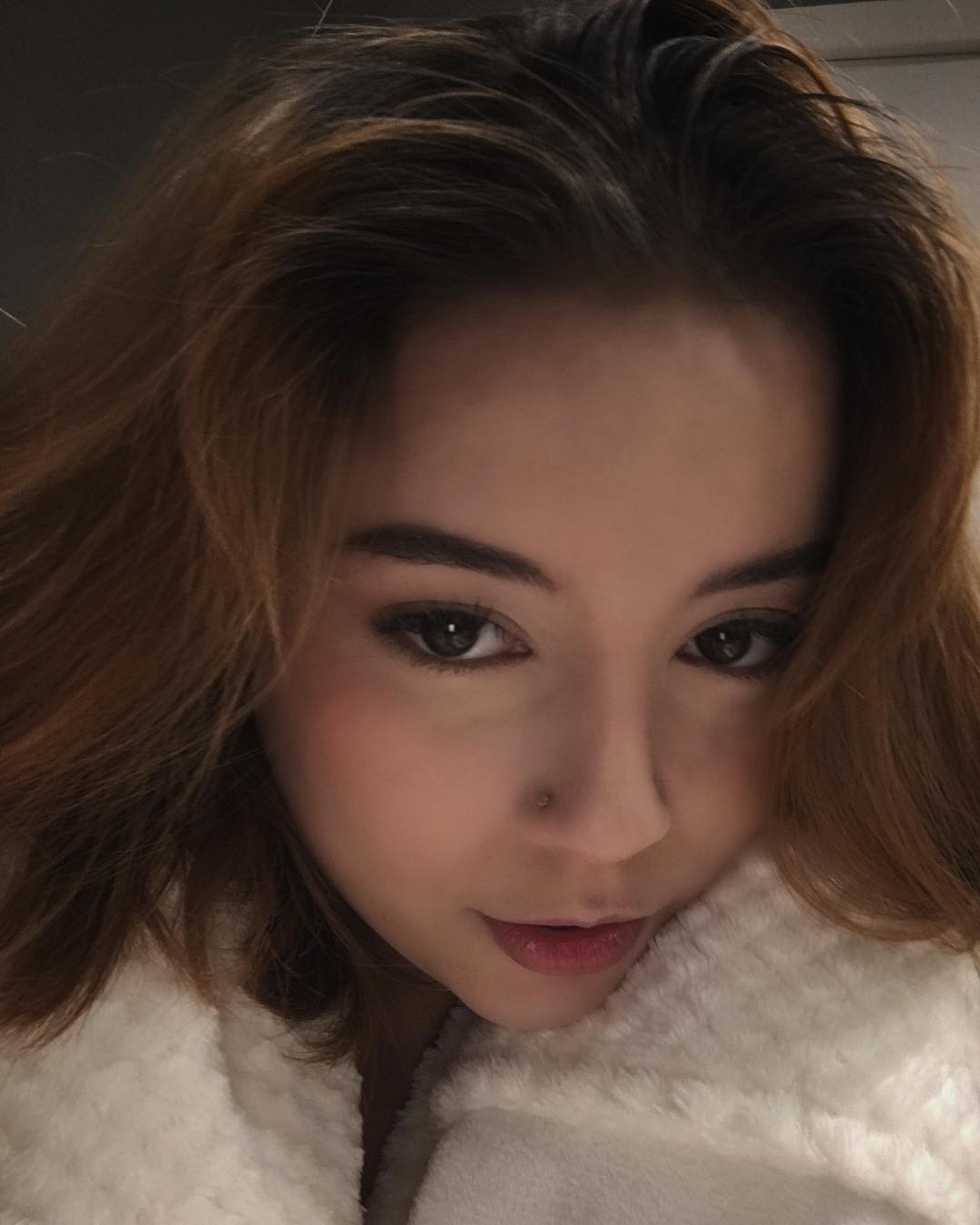 Thiên thần mới của hội con lai Việt: Sở hữu đôi mắt siêu đẹp, chỉ cao 1m58 nhưng chấp hết các thể loại lookbook