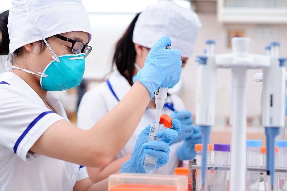 Lời thú nhận bất ngờ của người phụ nữ trước cánh cửa phòng xét nghiệm ADN