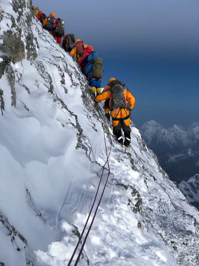 Địa ngục sống trên Everest: Nơi tàn phá cơ thể trong từng tế bào khiến con người bỏ mạng
