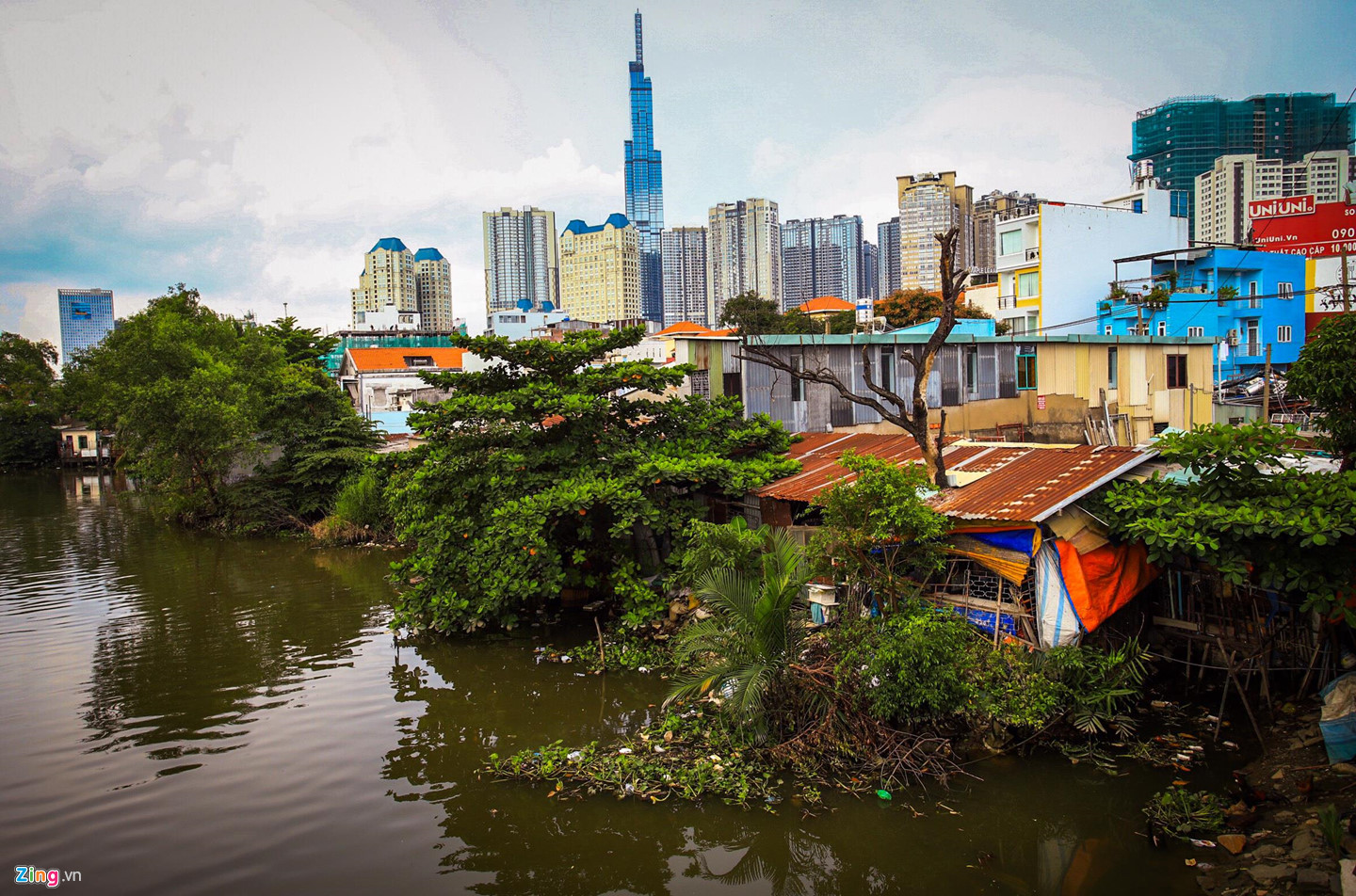 Rừng bê tông tại khu đô thị xa hoa trên đường Nguyễn Hữu Cảnh