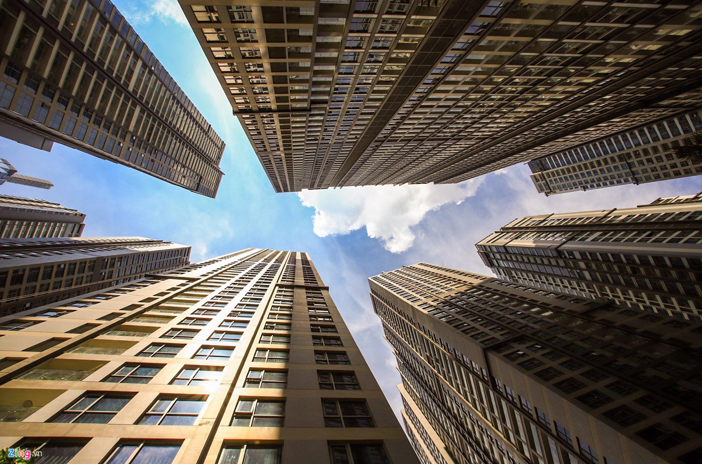 Rừng bê tông tại khu đô thị xa hoa trên đường Nguyễn Hữu Cảnh