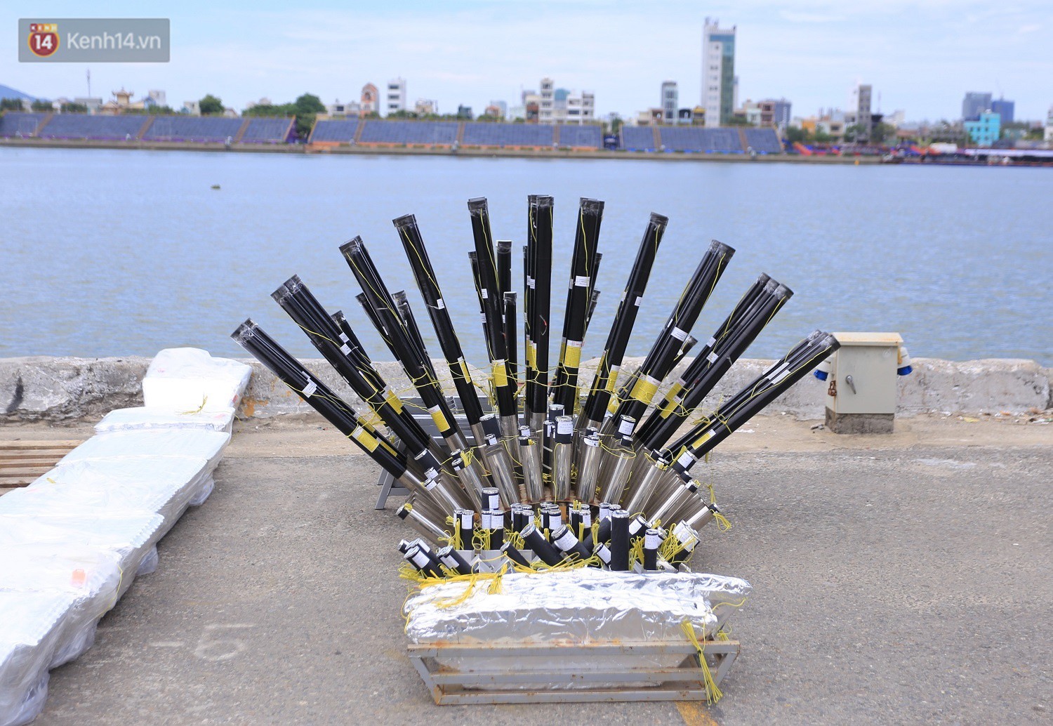 Ảnh: Xâm nhập trận địa pháo hoa khủng trước giờ khai hỏa DIFF 2019 ở Đà Nẵng