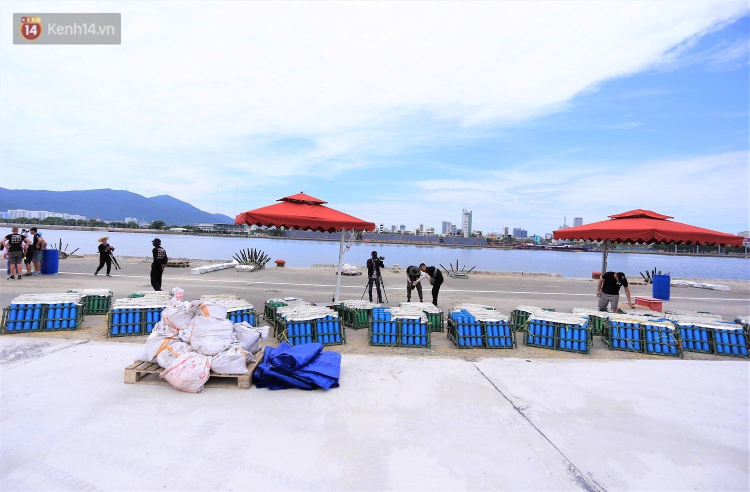 Ảnh: Xâm nhập trận địa pháo hoa khủng trước giờ khai hỏa DIFF 2019 ở Đà Nẵng