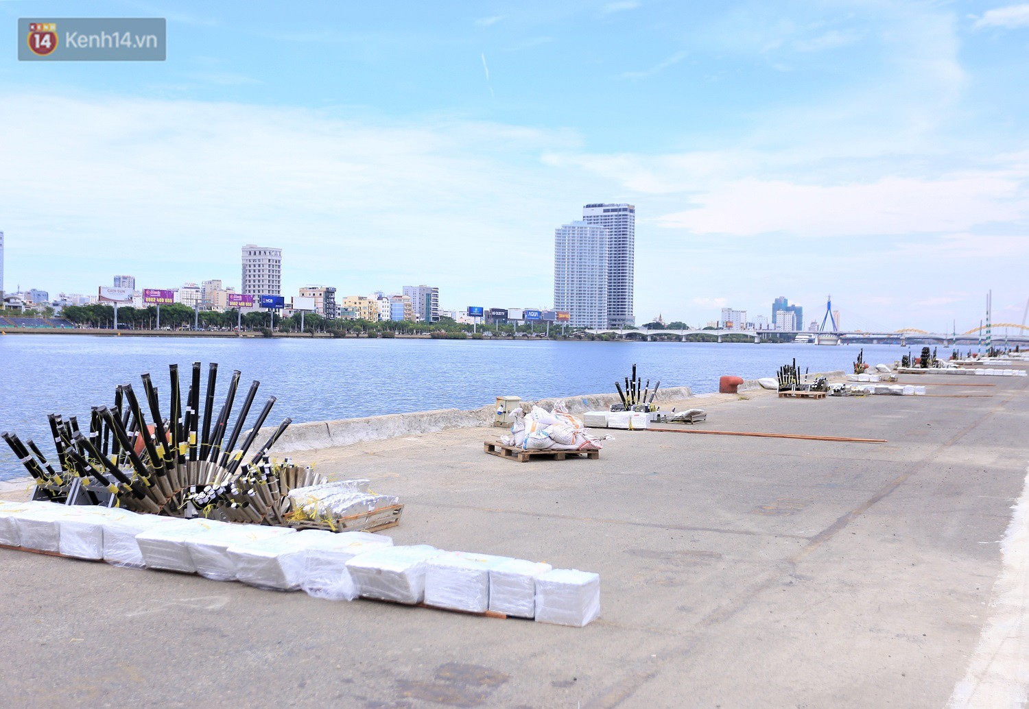 Ảnh: Xâm nhập trận địa pháo hoa khủng trước giờ khai hỏa DIFF 2019 ở Đà Nẵng