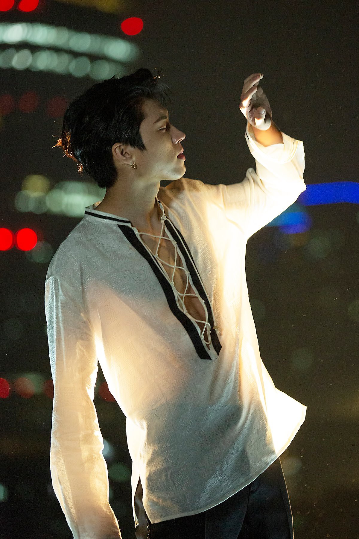 5 idol Hàn cùng mê chiếc áo xẻ sâu khoe ngực, cá biệt có 2 người còn đụng hàng luôn trên thảm đỏ