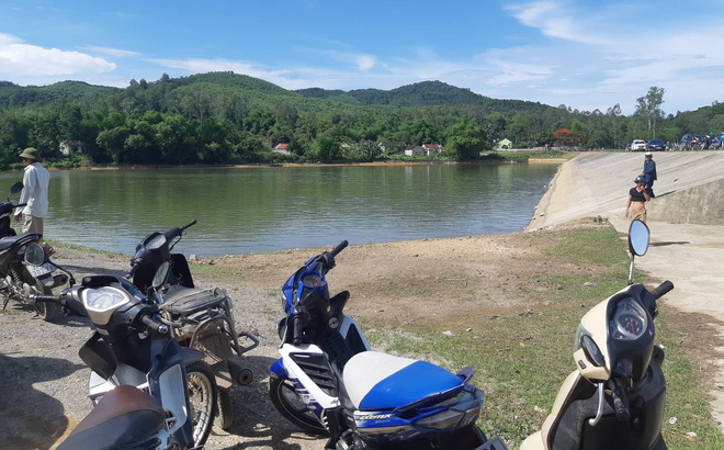 Cứu nhau, 5 học sinh lớp 8 bị đuối nước tử vong