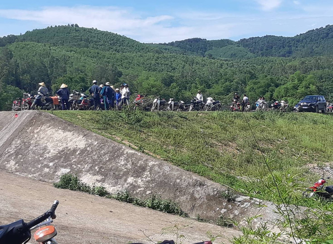 Cứu nhau, 5 học sinh lớp 8 bị đuối nước tử vong