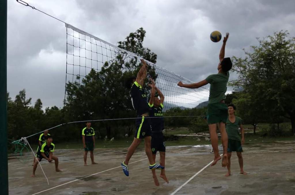 Tận mắt chứng kiến bạn bị sét đánh tử vong khi chơi đá bóng: Lời cảnh báo trong mùa mưa