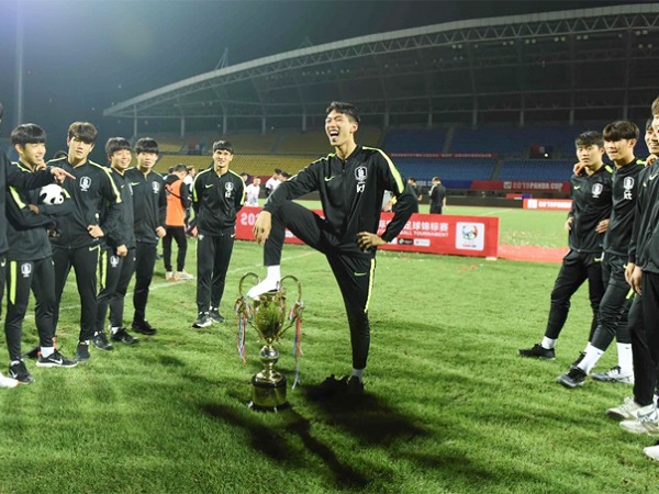 Pha ăn mừng coi thường đối thủ ra mặt của cầu thủ Hàn Quốc khiến dân mạng Trung Quốc phẫn nộ