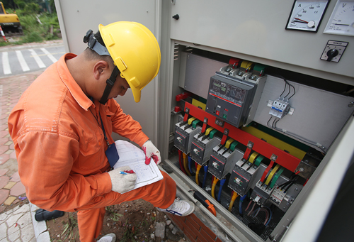 Có nên đầu tư tiếp vào doanh nghiệp độc quyền điện nhưng luôn kêu lỗ