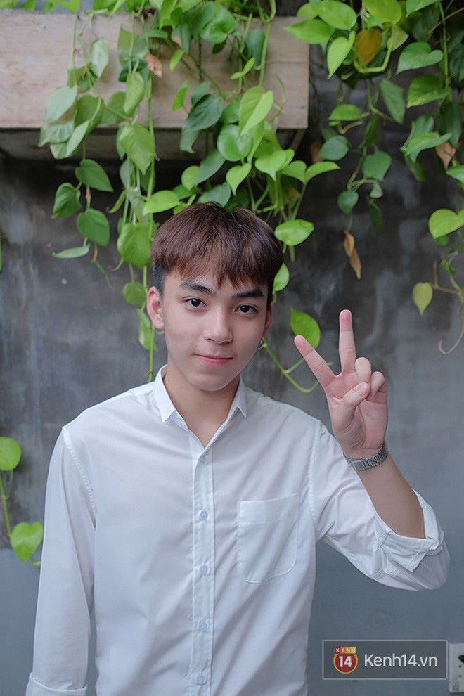 Chưa rõ có thành thực tập sinh hay không nhưng vừa nhìn qua Long Hoàng đã thấy hợp gu visual của SM Entertaiment phết