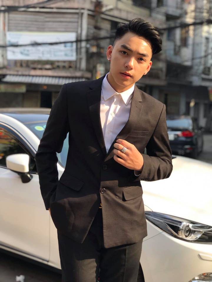 Chưa rõ có thành thực tập sinh hay không nhưng vừa nhìn qua Long Hoàng đã thấy hợp gu visual của SM Entertaiment phết