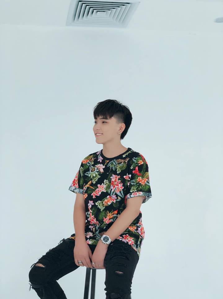 Chưa rõ có thành thực tập sinh hay không nhưng vừa nhìn qua Long Hoàng đã thấy hợp gu visual của SM Entertaiment phết