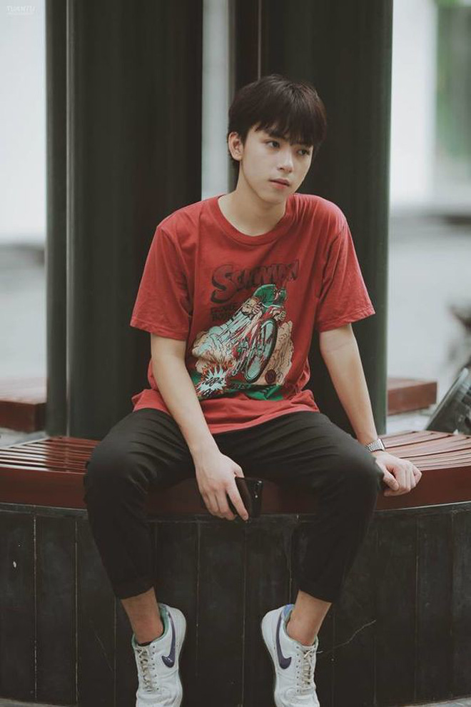 Chưa rõ có thành thực tập sinh hay không nhưng vừa nhìn qua Long Hoàng đã thấy hợp gu visual của SM Entertaiment phết