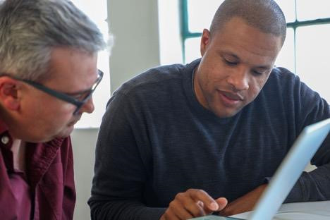 iPhone của tôi tự động nói chuyện với ai lúc 3h sáng?