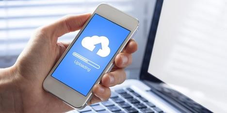 iPhone của tôi tự động nói chuyện với ai lúc 3h sáng?