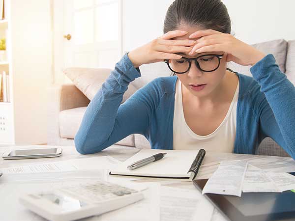 Chồng nghi tôi giấu tiền riêng dù cả nhà có 13 triệu mỗi tháng