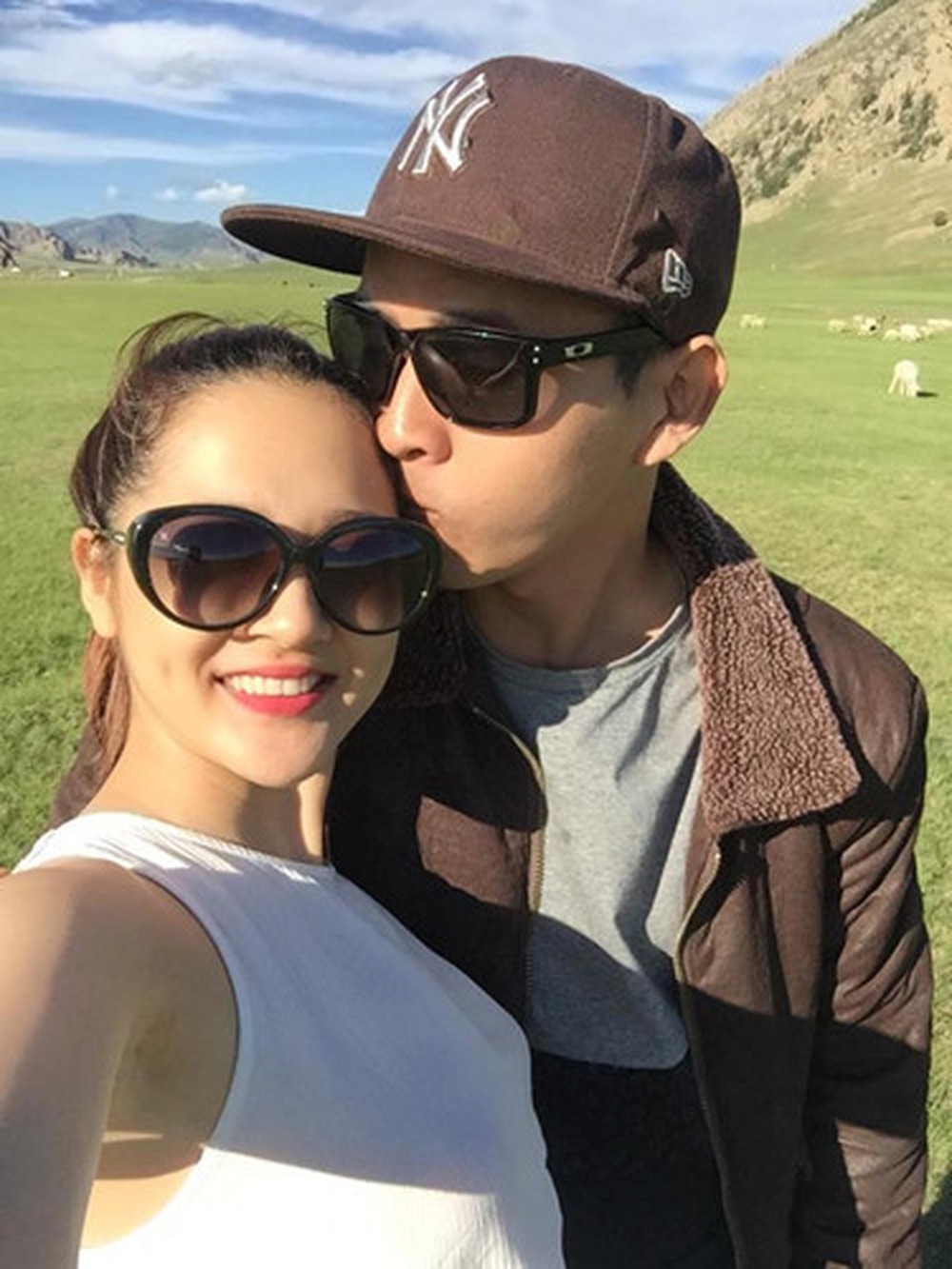 Bằng chứng Bảo Anh - Hồ Quang Hiếu đã quay lại đây chứ đâu: Cùng đăng tải ảnh trong một phòng tắm?