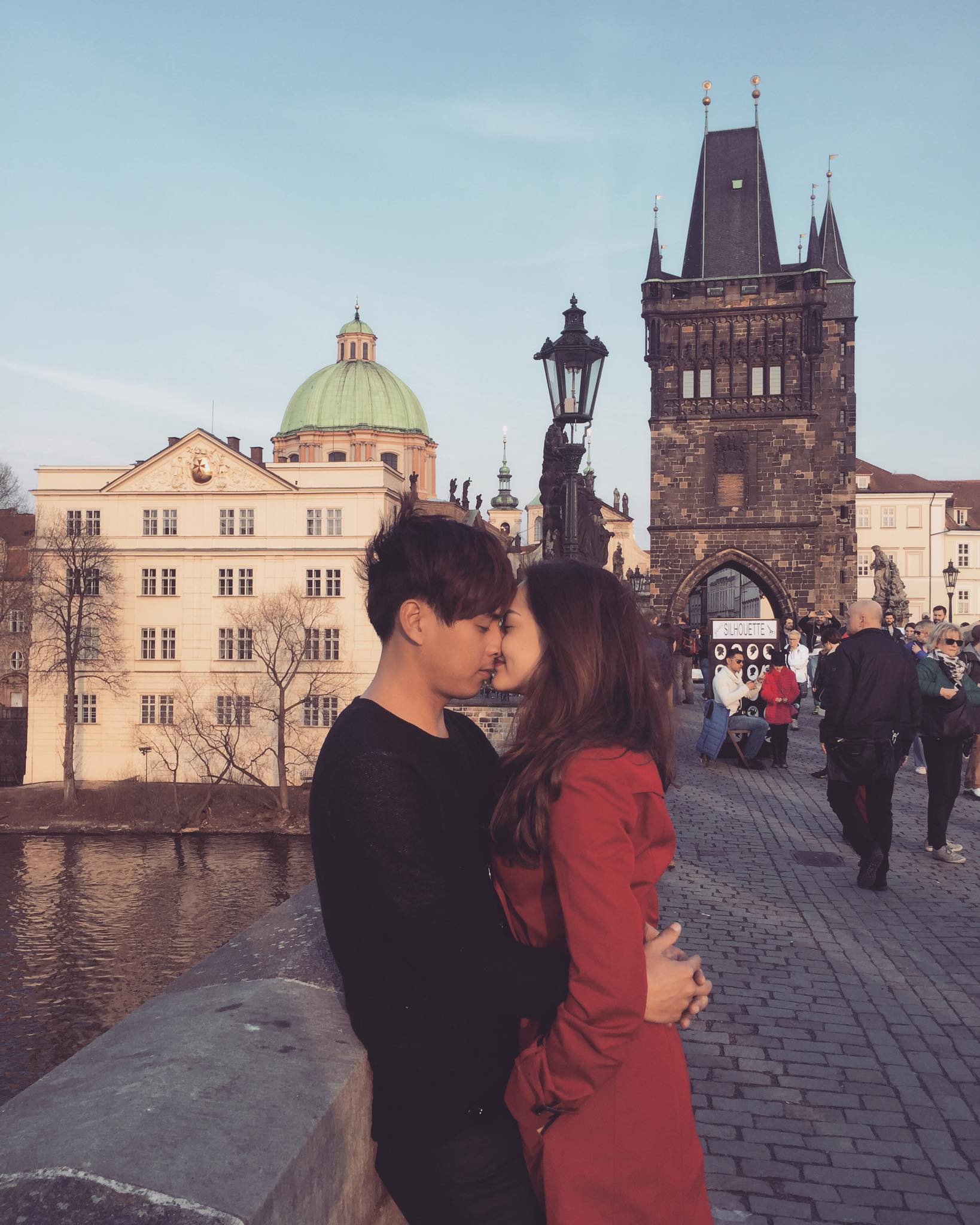 Bằng chứng Bảo Anh - Hồ Quang Hiếu đã quay lại đây chứ đâu: Cùng đăng tải ảnh trong một phòng tắm?