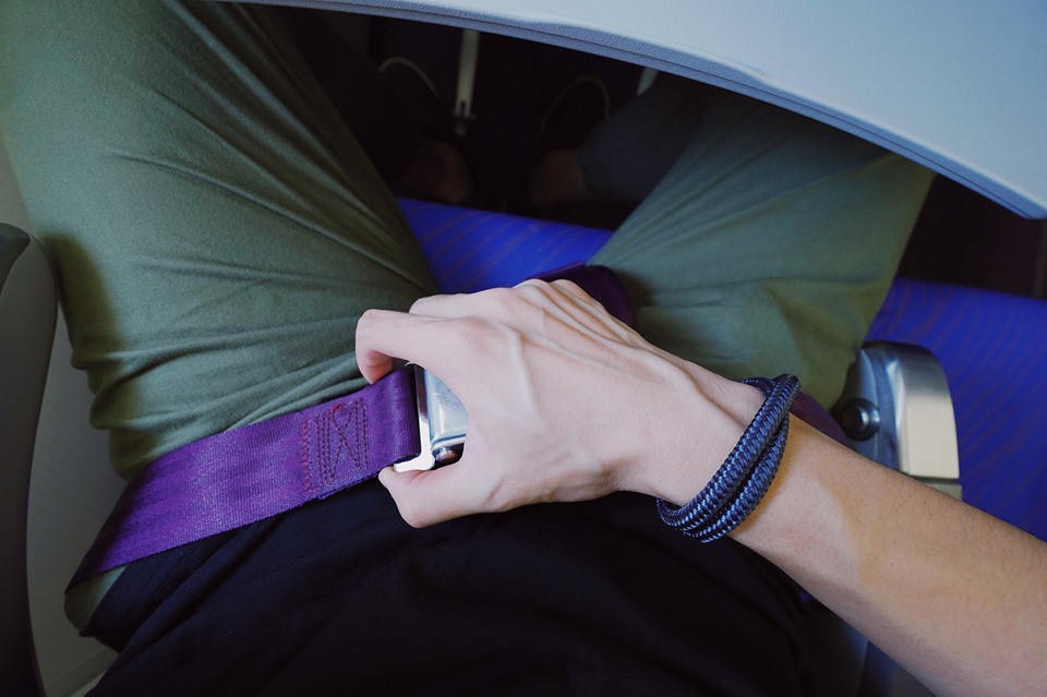 Chàng phi công có sở thích giấu mặt vẫn hút fan rần rần nhờ rất biết cách khoe 1 điểm cực phẩm