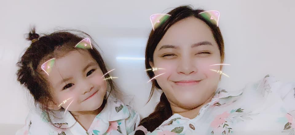 Vượt cạn thành công, Hải Băng tự hào khoe ảnh 3 con, đố fan tìm nét khác nhau