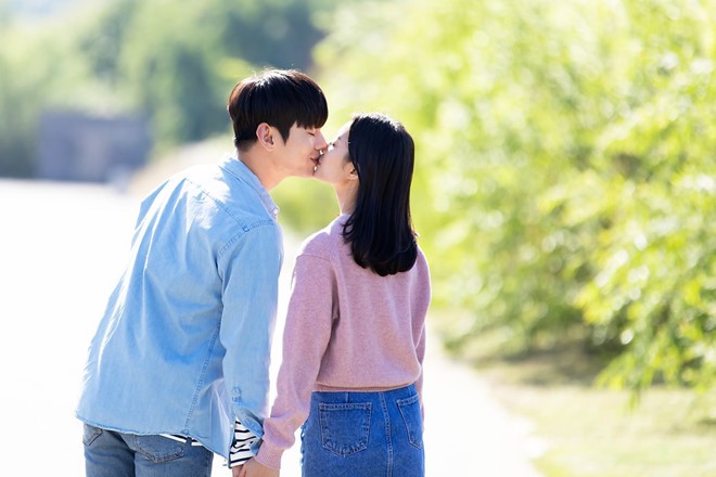 Vừa nhìn thấy bố tôi với sợi xích to trên chân, cả nhà chồng tương lai hầm hầm bỏ về ngay trong ngày đính hôn