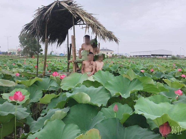 4 chàng trai bán nude, khoe vòng 3 phản cảm bên hồ sen khiến dân mạng tranh cãi kịch liệt