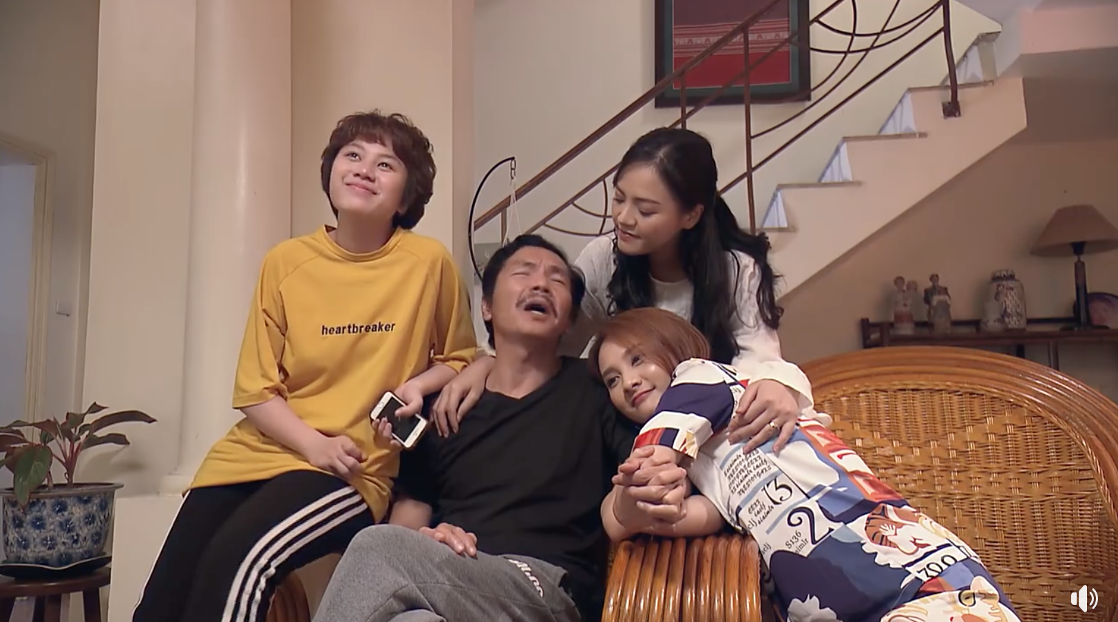 Về nhà đi con tập 36: Bị cả nhà hùa nhau dằn mặt vì phá hoại không khí, Dương hùng hồn tuyên bố sau này cả chồng cũng đánh