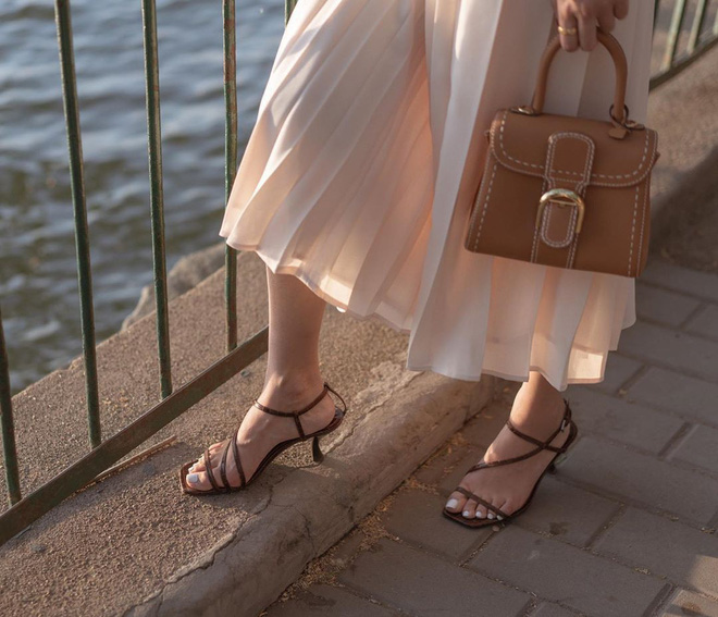 Tới chỗ làm, nàng công sở đừng diện 5 items khiến người ta hoang mang về độ duyên dáng và chuyên nghiệp này