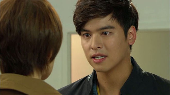 Chị dâu vừa mua hộp sữa bầu giảm giá đã bị em chồng xỉa xói, người chồng liền có hành động khiến cả nhà sửng sốt