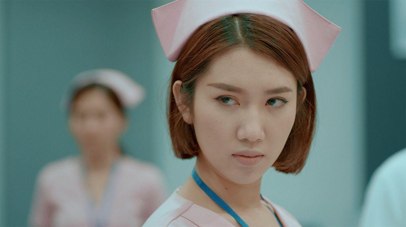 Phim mới của Thúy Ngân và Mr Cần Trô gây sốc vì ngập tràn cảnh nóng và kinh dị