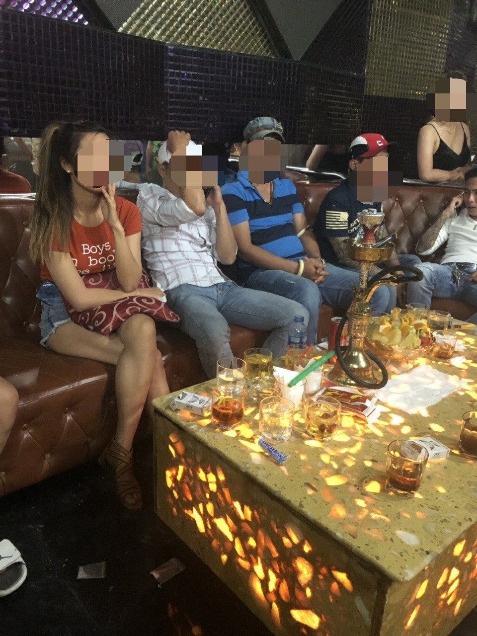 Hàng chục dân chơi tổ chức phê ma tuý trong vũ trường Đông Kinh