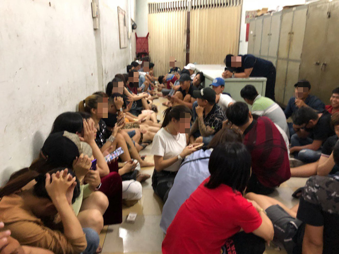 Hàng chục dân chơi tổ chức phê ma tuý trong vũ trường Đông Kinh