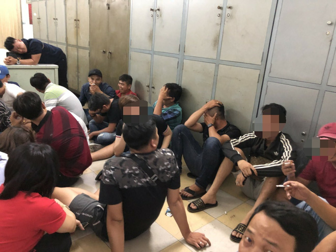 Hàng chục dân chơi tổ chức phê ma tuý trong vũ trường Đông Kinh