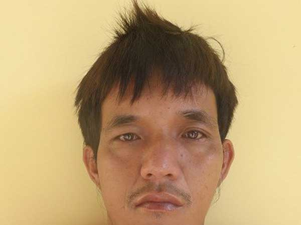 Dụ dỗ bé gái bán vé số đến bãi đất trống để hiếp dâm