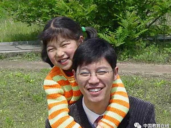 Thư cha gửi con gái vào đại học được hàng triệu phụ huynh chia sẻ