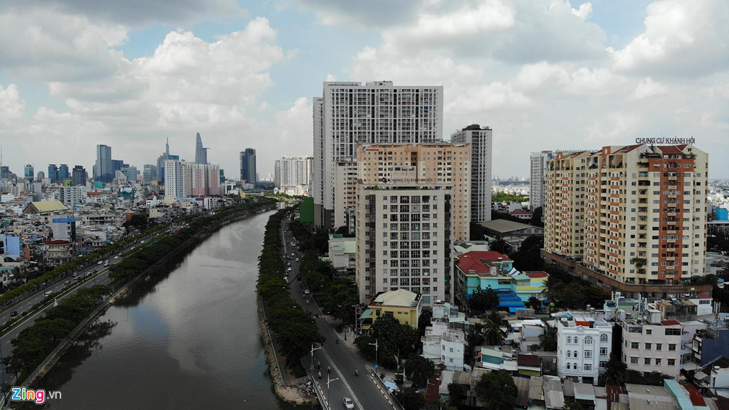 Chung cư trên Bến Vân Đồn vây kín quận 1, TP.HCM