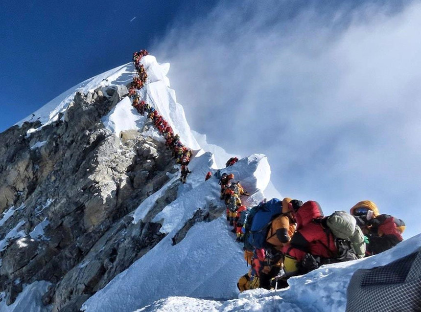 Băng tan phơi bày thi thể trên đỉnh Everest nhiều hơn bao giờ hết