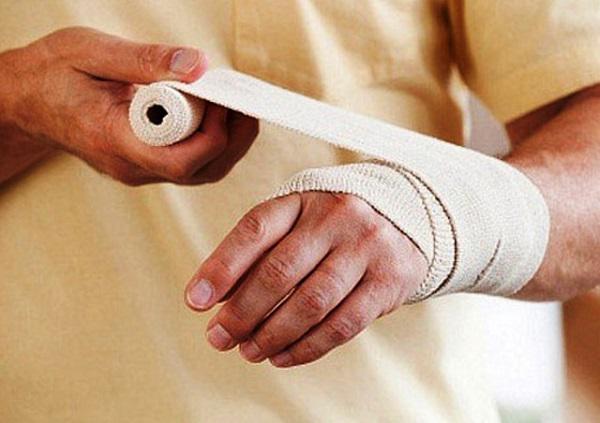 Từ trường hợp bị bỏng khi đi mát xa chân, bác sĩ hướng dẫn cách sơ cứu an toàn nhất