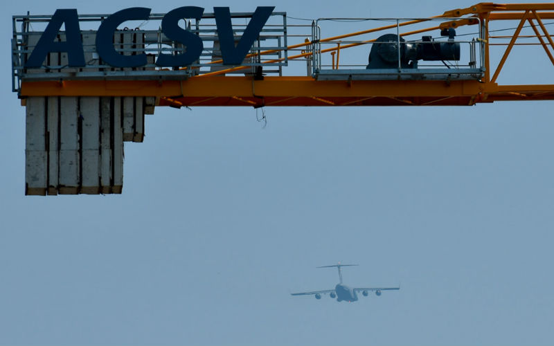 Máy bay vận tải đoàn Tổng thống Donald Trump đến Hà Nội