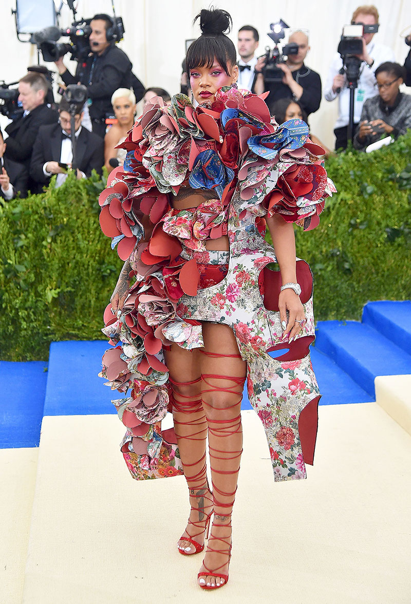 13 bức ảnh gây xôn xao nhất làng giải trí Hollywood năm 2017