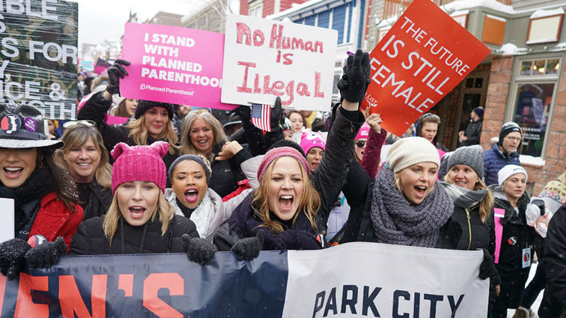 13 bức ảnh gây xôn xao nhất làng giải trí Hollywood năm 2017