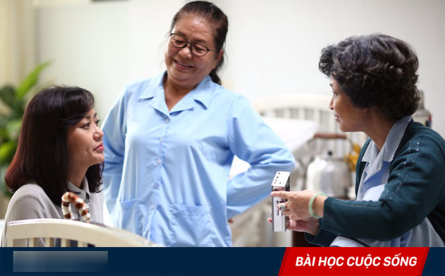 Hết lời khen ngợi con, 2 bà mẹ không ngờ rằng 3 năm sau, họ đối mặt với thực tế đau lòng