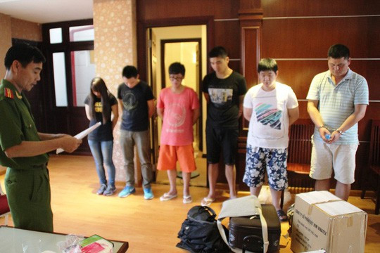 Nghe xong điện thoại, cụ ông 80 tuổi mất 5,3 tỷ đồng