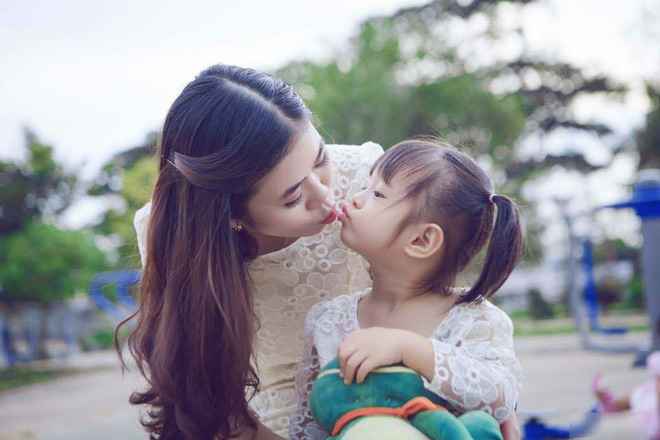 Ẩn ý bên trong bát mì mẹ chồng Singapore tự tay chuẩn bị mừng sinh nhật con dâu Việt