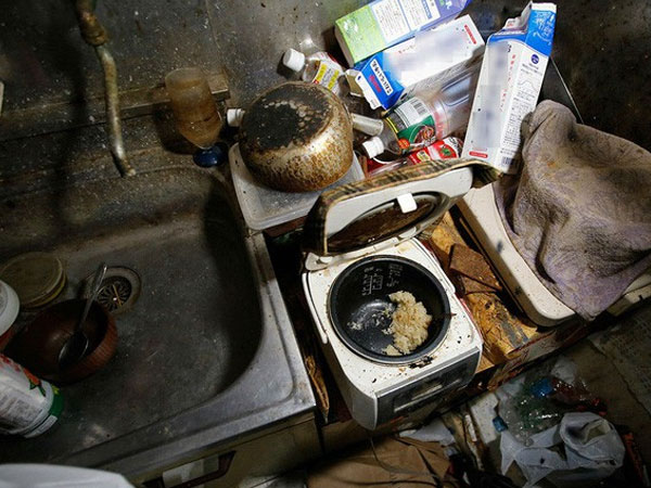 Vác bầu về ra mắt nhà chồng cách 300km, cô nàng choáng vì được đãi cơm thừa, nhà bẩn như chuồng lợn