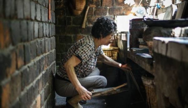 Vác bầu về ra mắt nhà chồng cách 300km, cô nàng choáng vì được đãi cơm thừa, nhà bẩn như chuồng lợn