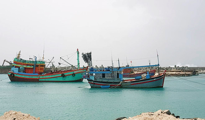 Nhiều tỉnh miền Tây cho học sinh nghỉ học đến hết bão