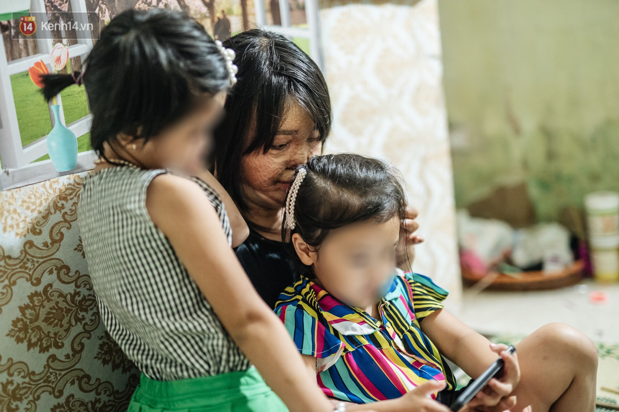 Dù đớn đau, 2 cô con gái Thu Uyên - Ngọc Anh là động lực lớn nhất để Dung vượt qua tất cả.